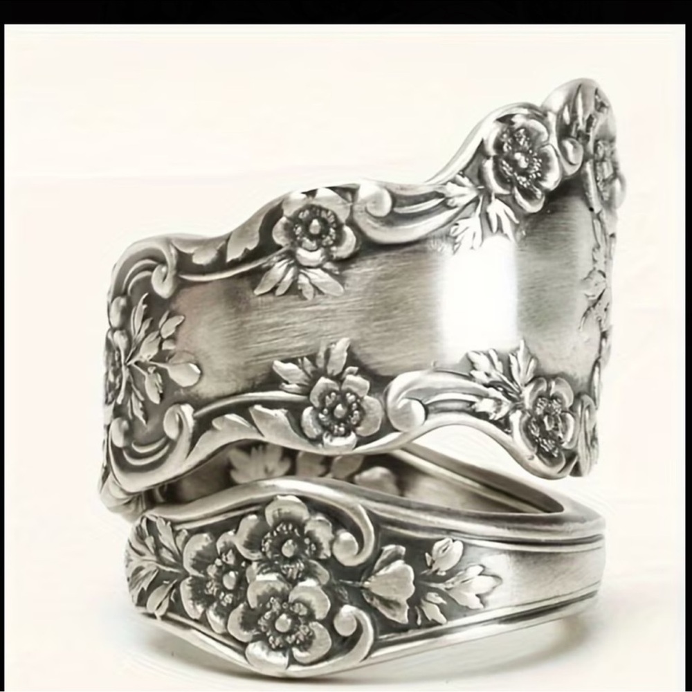 Vintaged Flower Engraved Spoon Ring